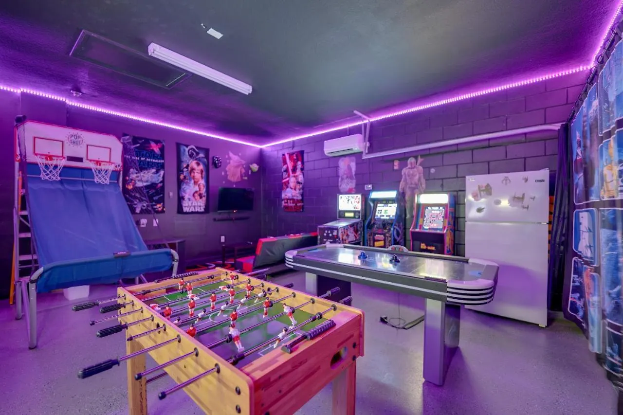 Escape With Arcade, Pool And Themed Rooms! Holiday home Kissimmee