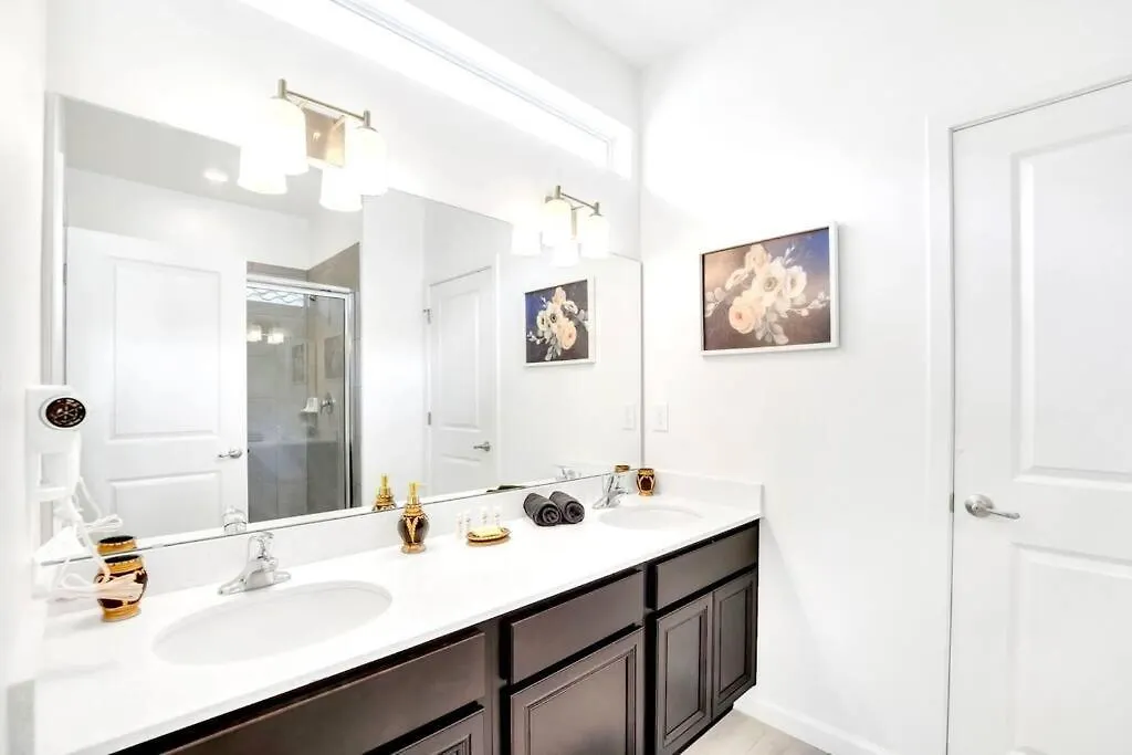 9br Family W Pool Hot Tub- Near *