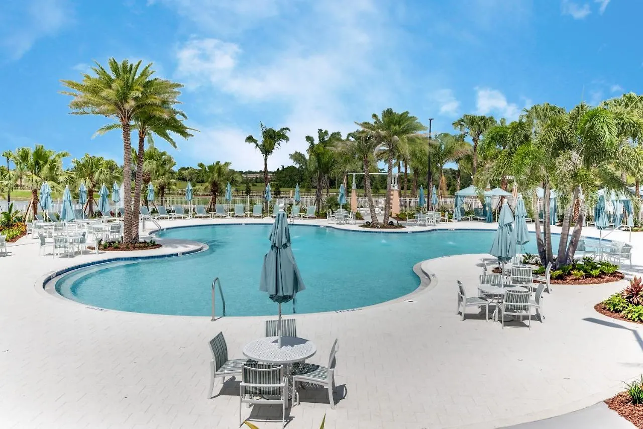 1804 Tropical Palms Circle *
