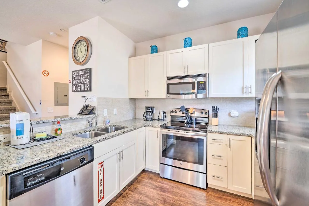 Lucaya Village Townhome With Pool, 6 Mi To Disney! *