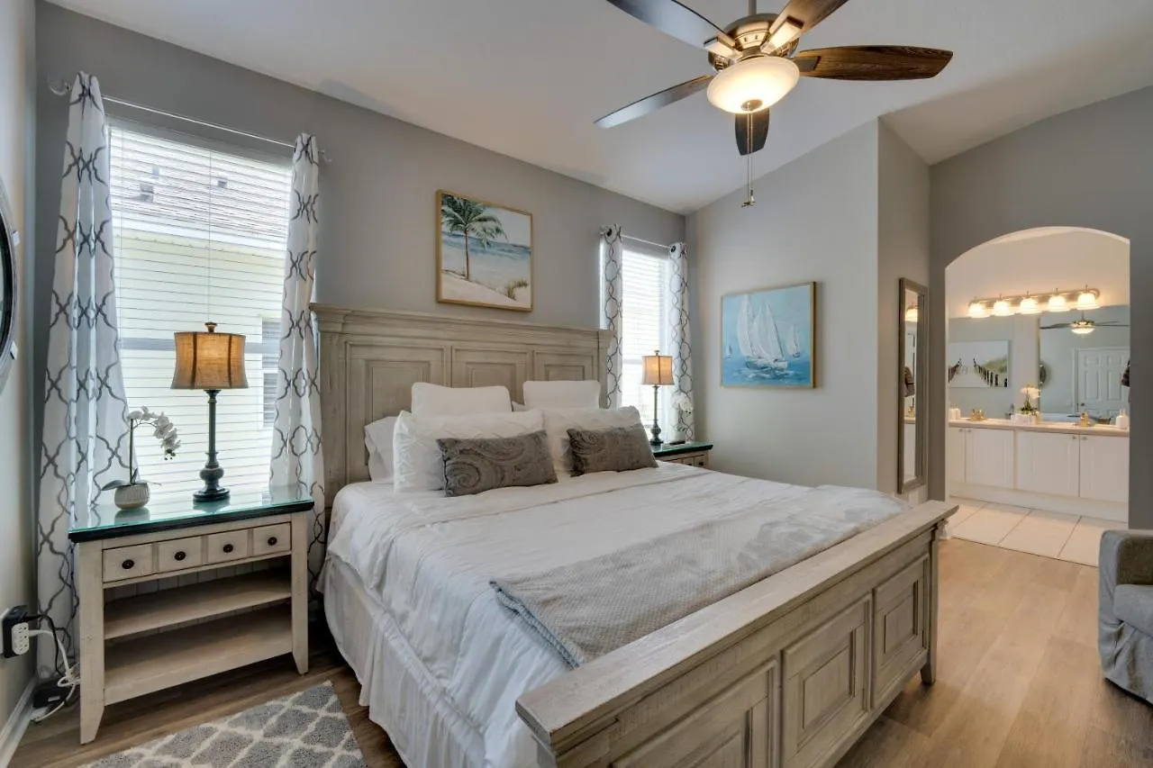 Holiday home Escape With Arcade, Pool And Themed Rooms!