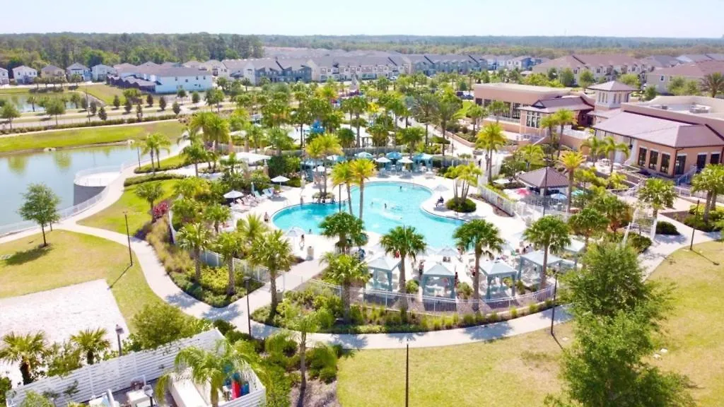 Beautiful 5 Bedroom Town With Splash Pool 度假居 基西米
