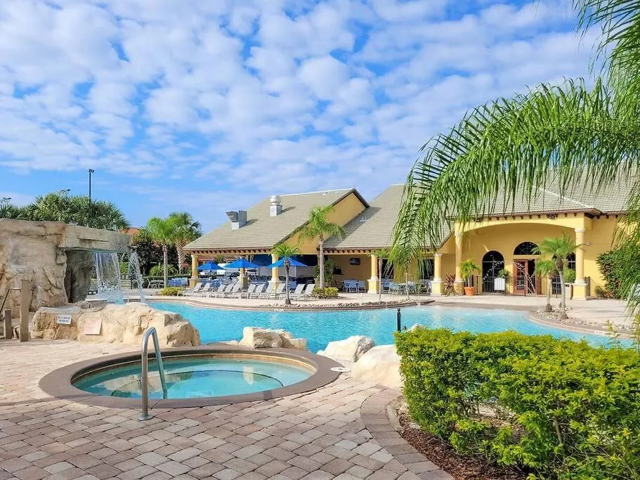 Holiday home 6br 6bath Pvt Pool 10min 3282ft