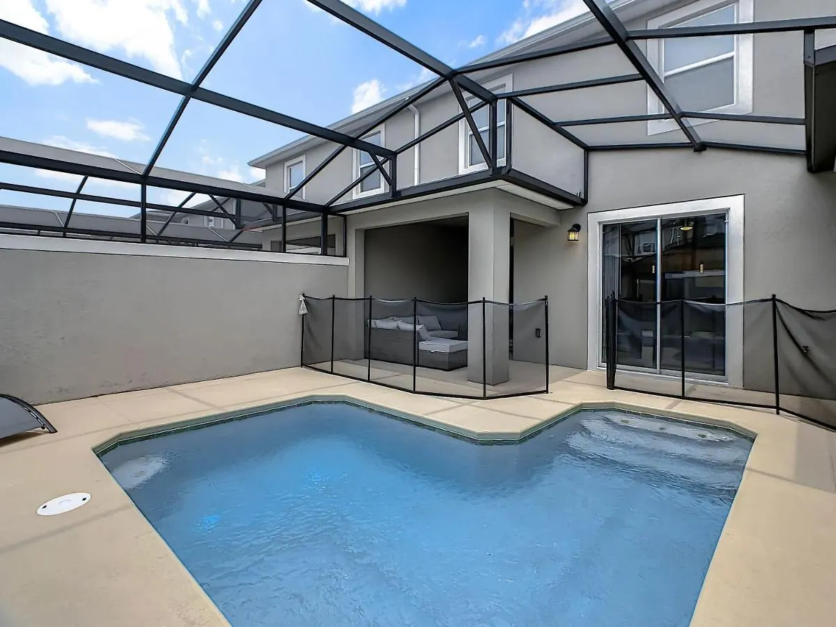 Holiday home Astounding Townhouse 20min With Private Pool And Free Amenities Kissimmee
