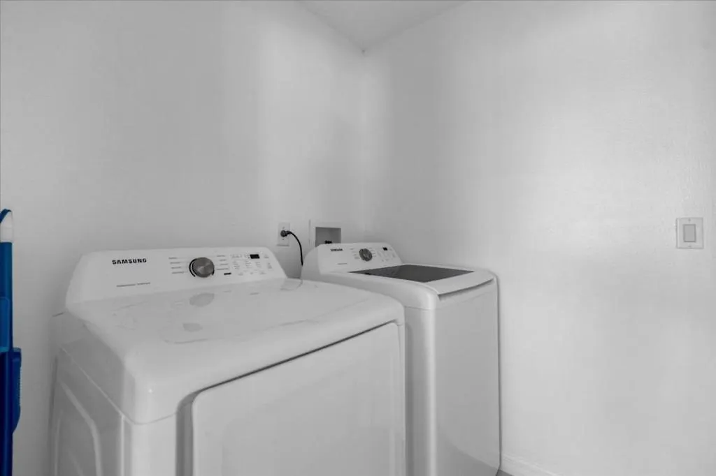 度假居 3 Bedrooms - 2 Bathrooms- Lindfields 3026 Bc *
