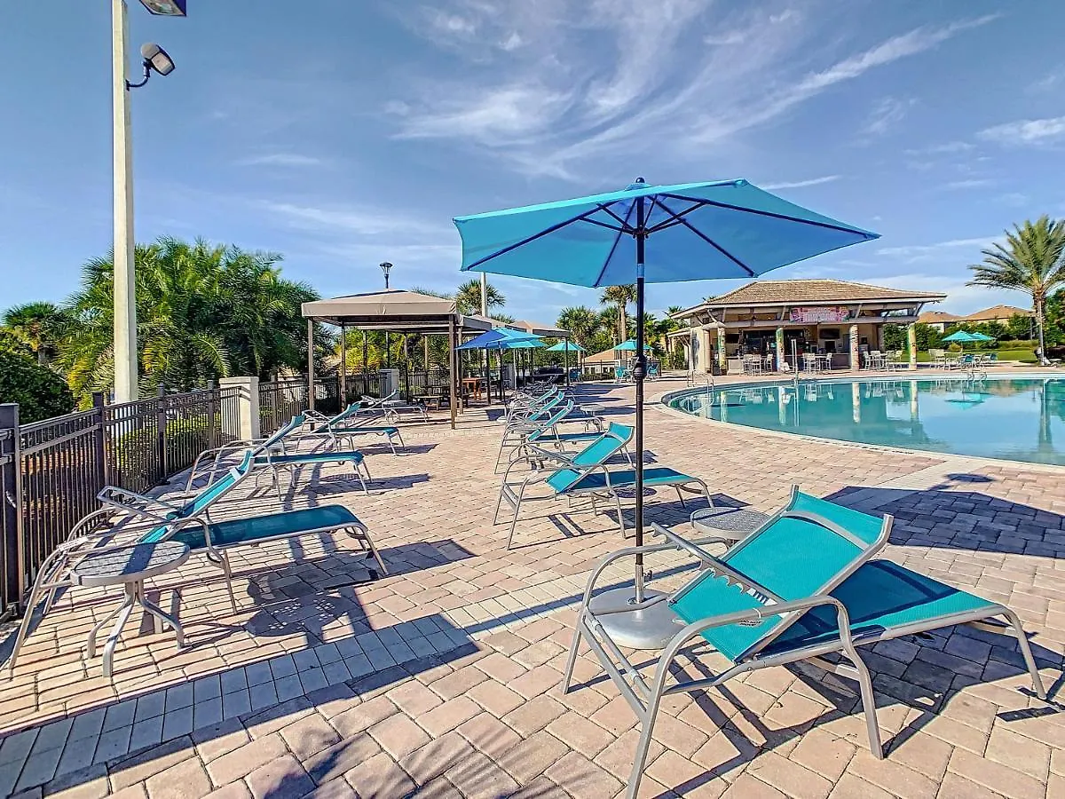 Thematic 2br With Waterpark
