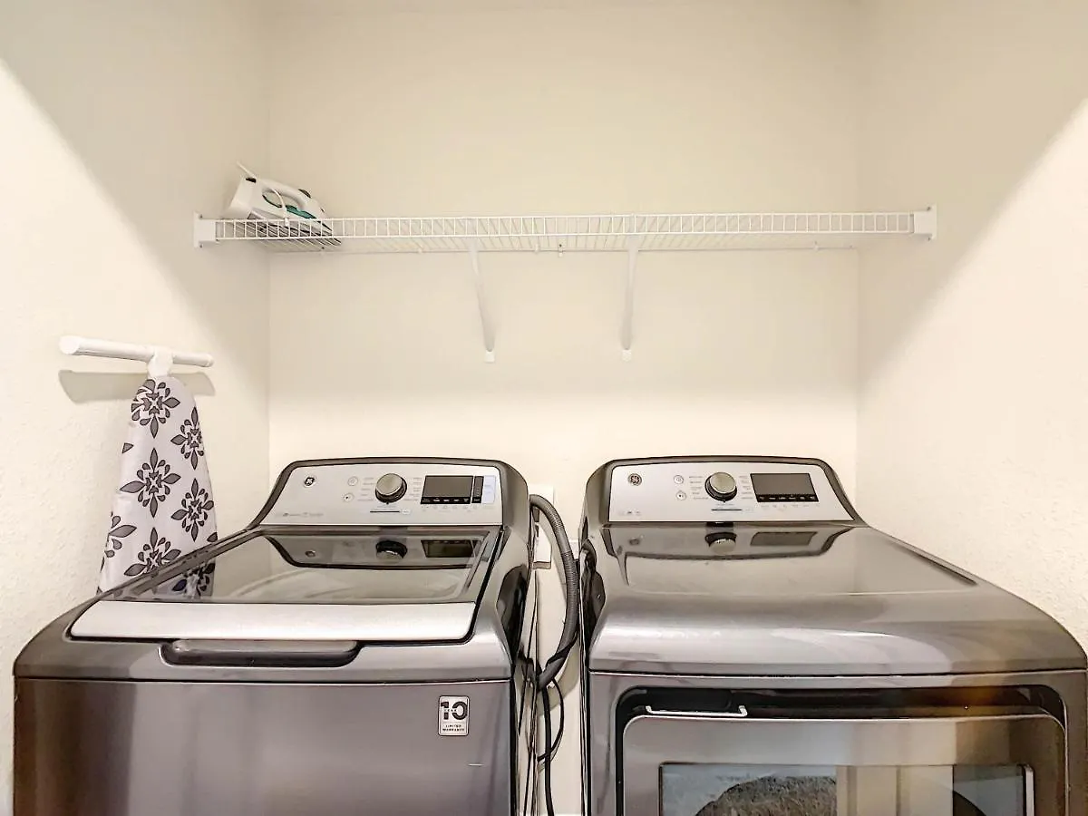 Holiday home Astounding Townhouse 20min With Private Pool And Free Amenities