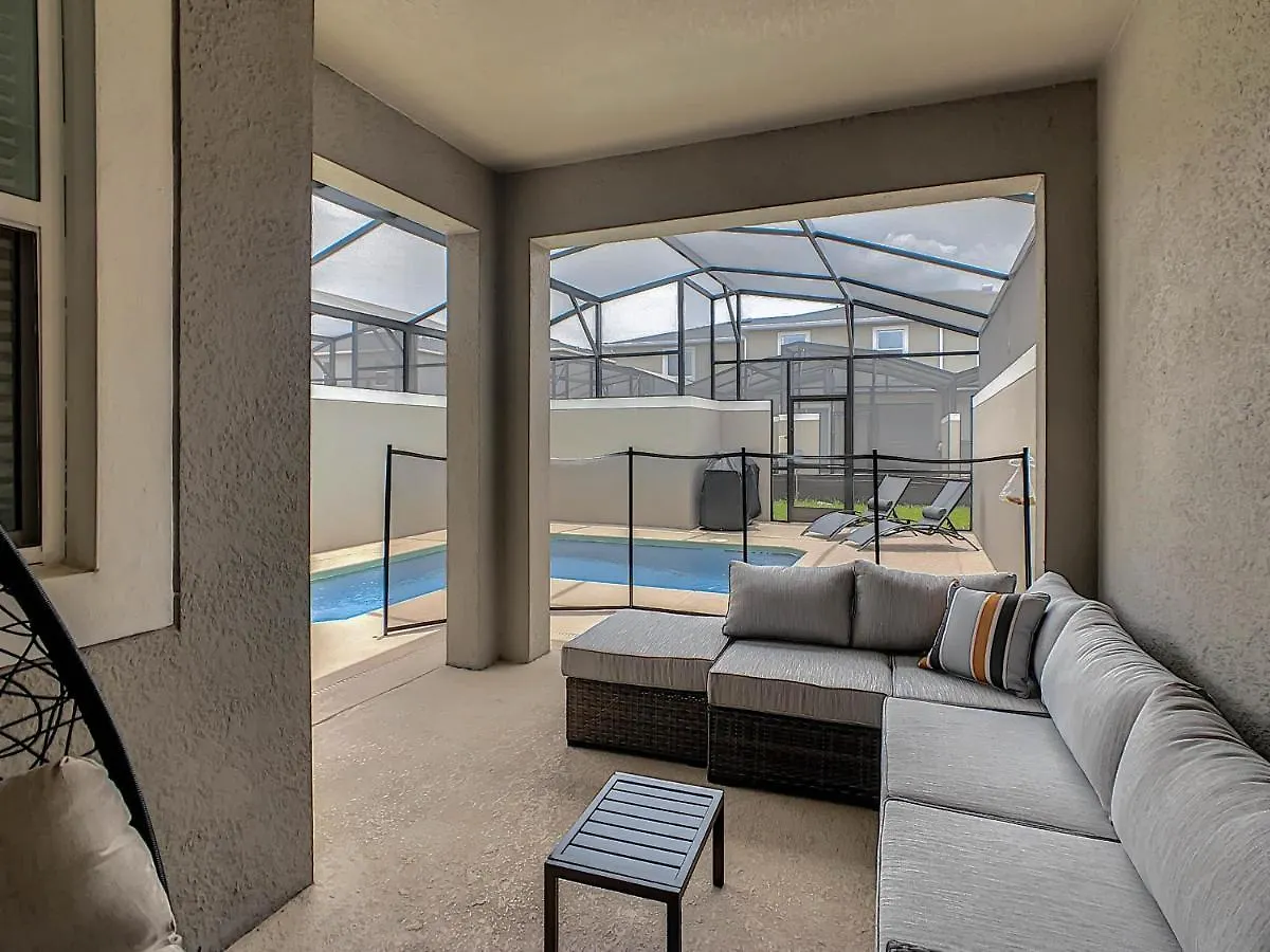 Astounding Townhouse 20min With Private Pool And Free Amenities *