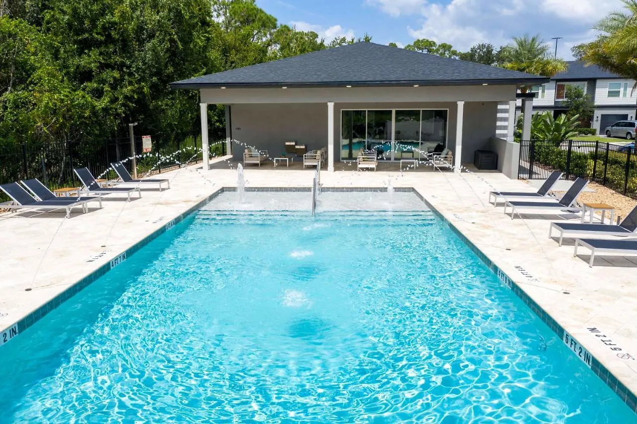 Le Reve 4 Bedroom Vacation 4404 Holiday home