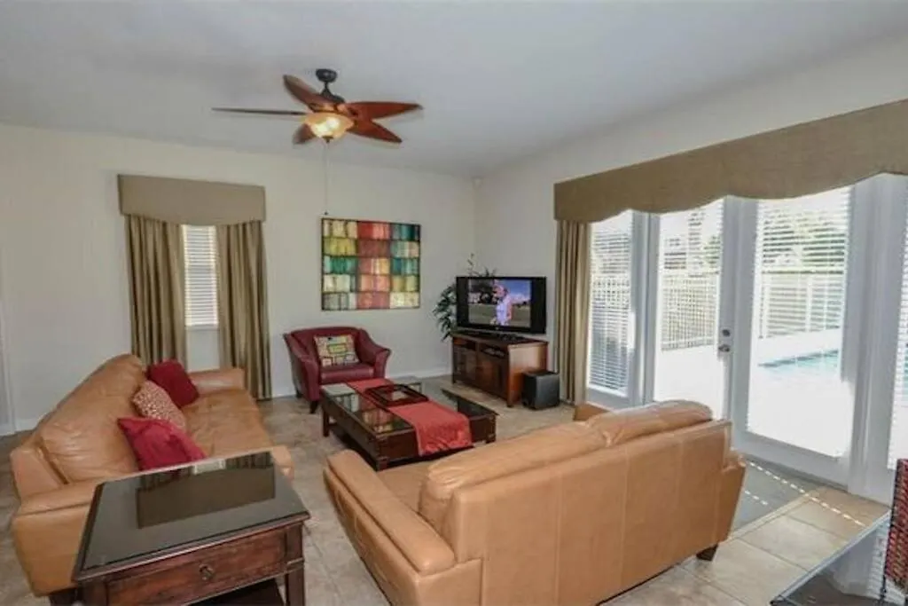 Reunion South Facing Pool 3 Bed/3.5 Baths 基西米