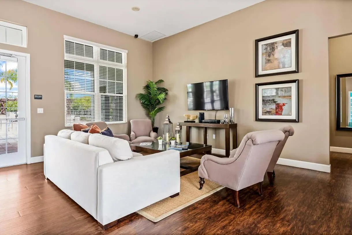 Holiday home Modern Townhome 5 Miles To - 3 Bd 2 Baths 8968