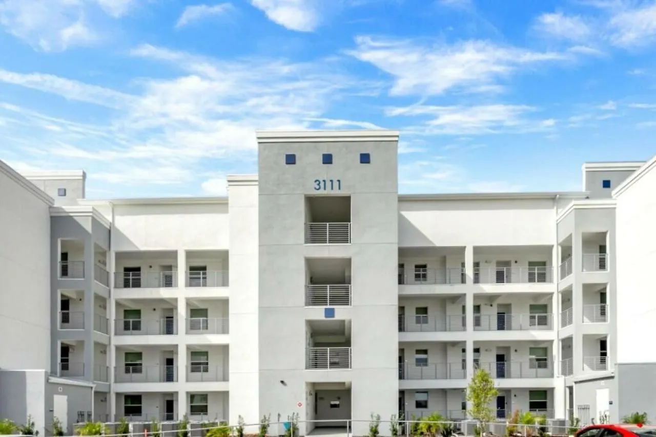Apartment Summer Sale Storey 3bdrm *