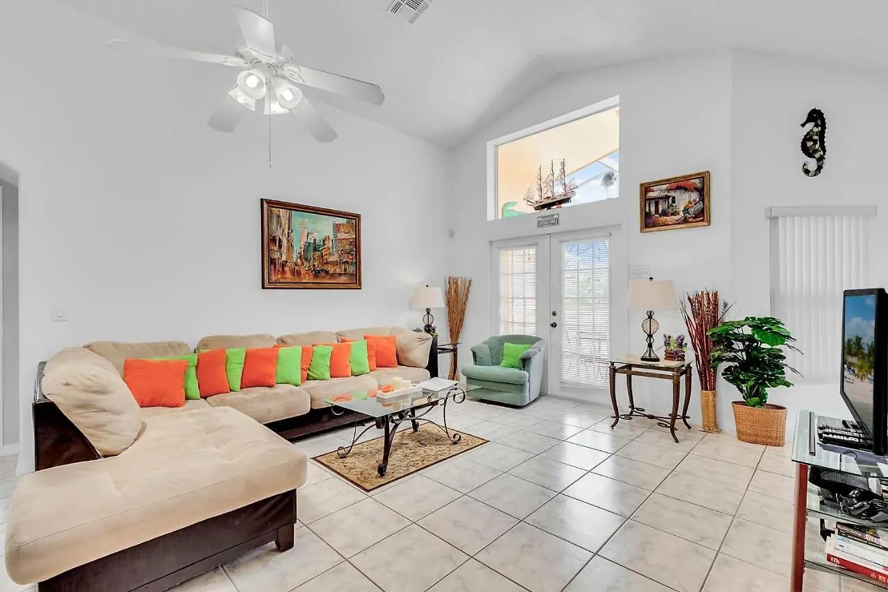 4 Bedrooms Pool With Water View And Short Drive From
