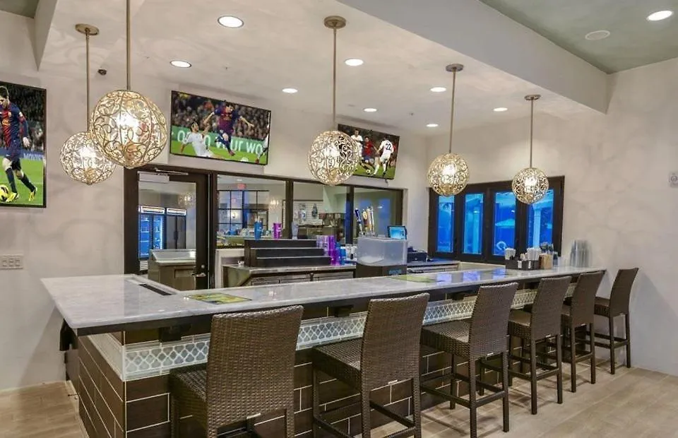 1800 Luxury Windsor Near Oversize Pool *
