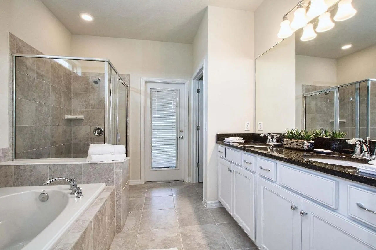 1800 Luxury Windsor Near Oversize Pool