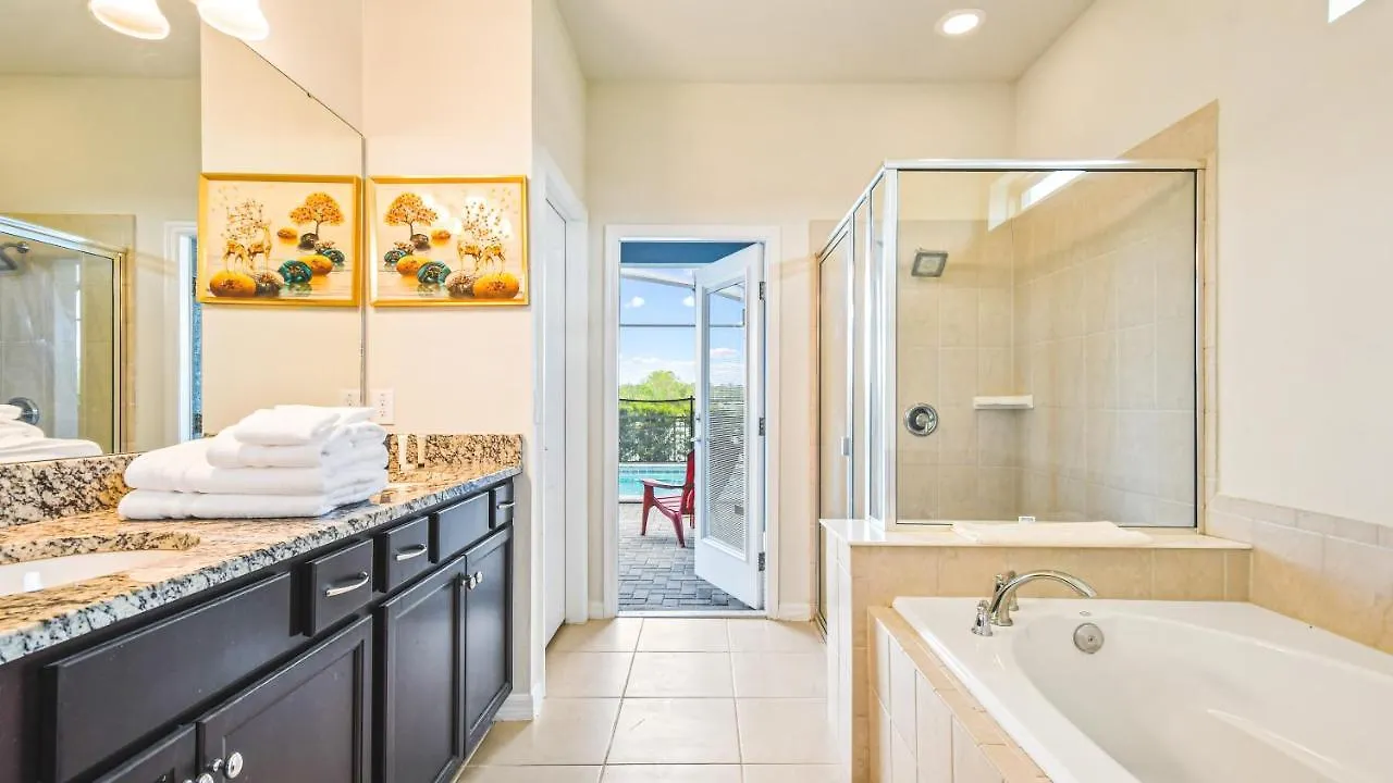 Luxury W/ Pool, Game & More! Holiday home *