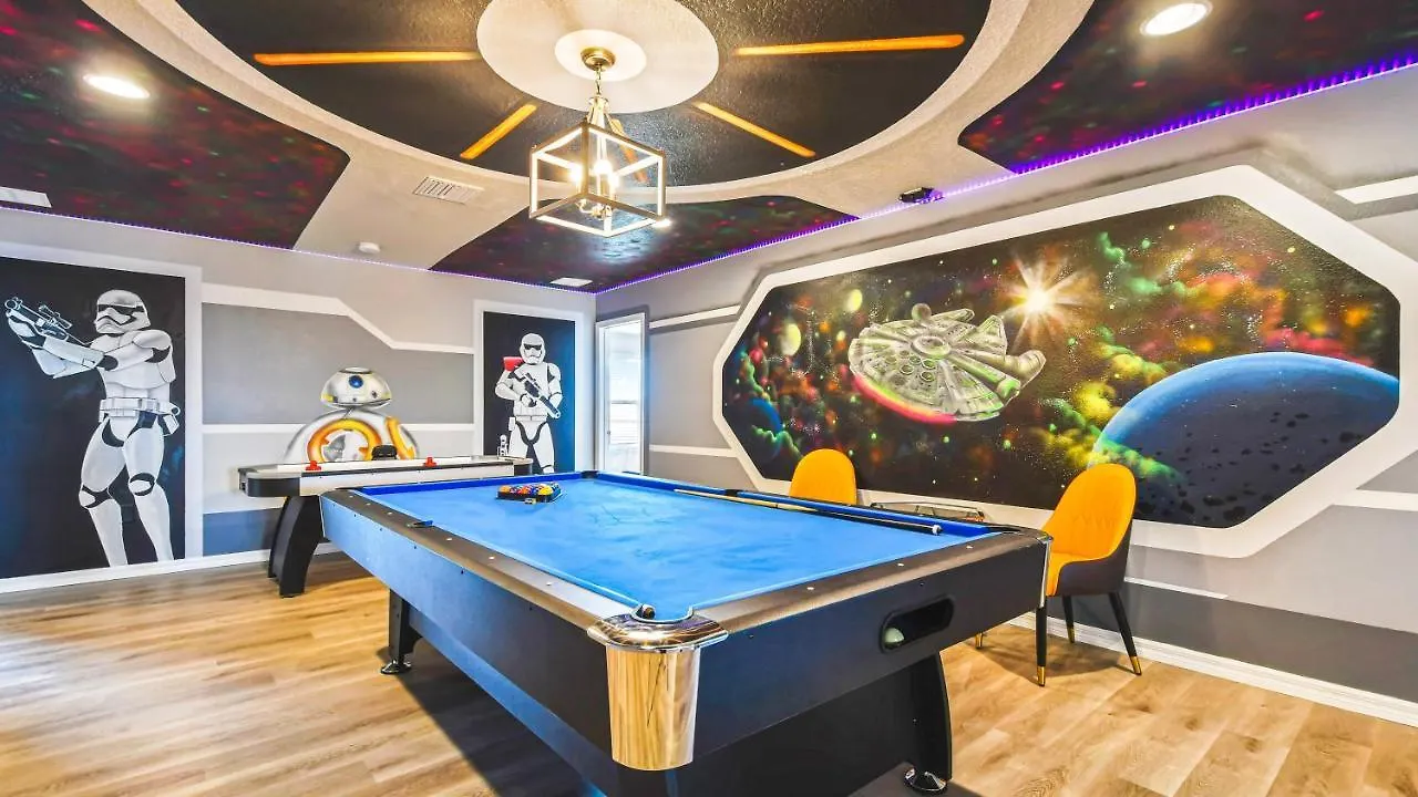 Luxury W/ Pool, Game & More! Holiday home *