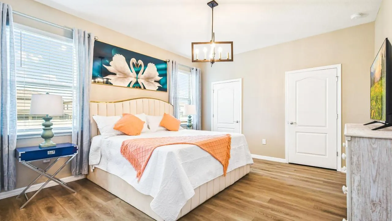 Luxury W/ Pool, Game & More! Holiday home *