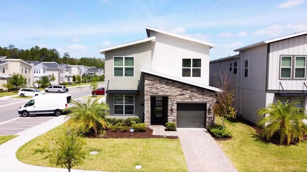 Beautiful Pool With And Game Room-2730bd *