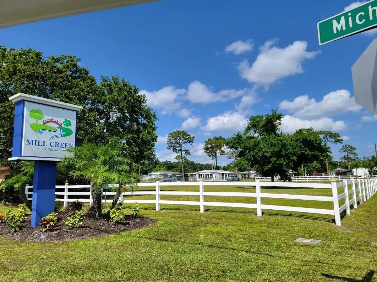 Cozy Tiny Near World & Orlando Parks! Kissimmee