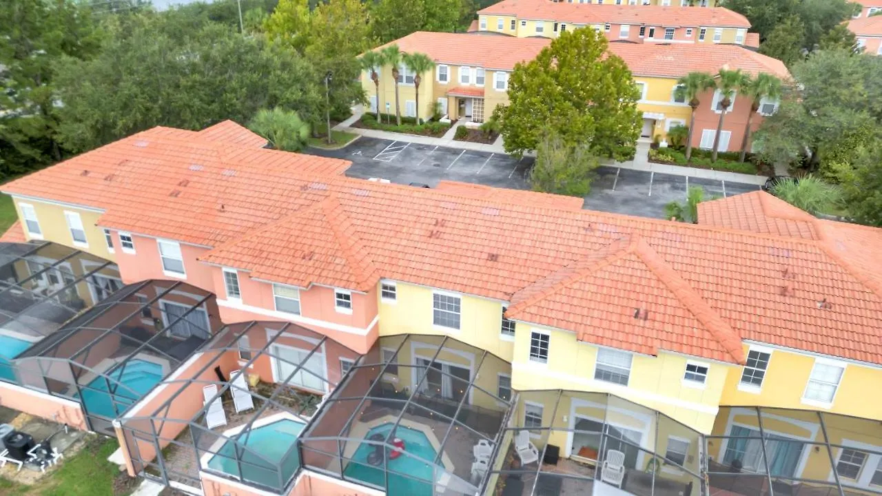 Holiday home Beautiful 3 Beds/2.5 Bath W/pool *