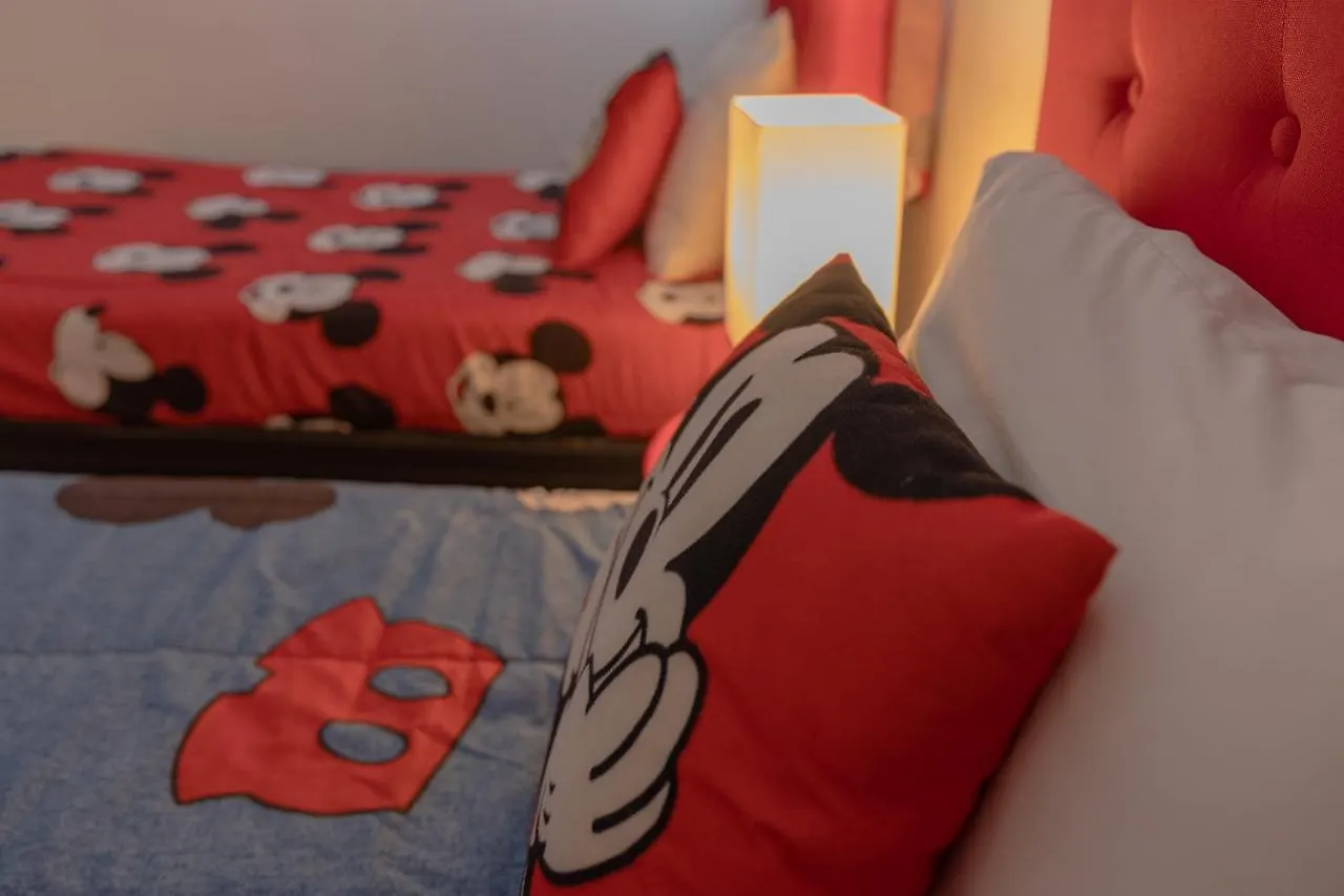 Heated Pool Vacation Villa, Theme Room, Gated Community Near Disney, Sleeps 12! * Kissimmee