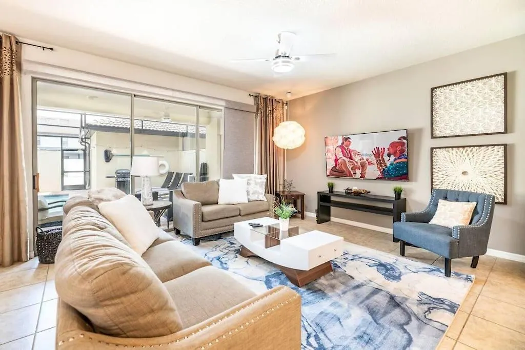 The Happy Place! - Upgraded Fun Windsor Holiday home