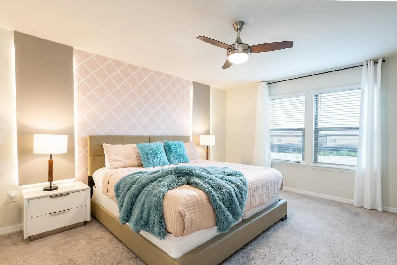 Sunnyside Up - Luxurious Townhome W/private Pool Holiday home