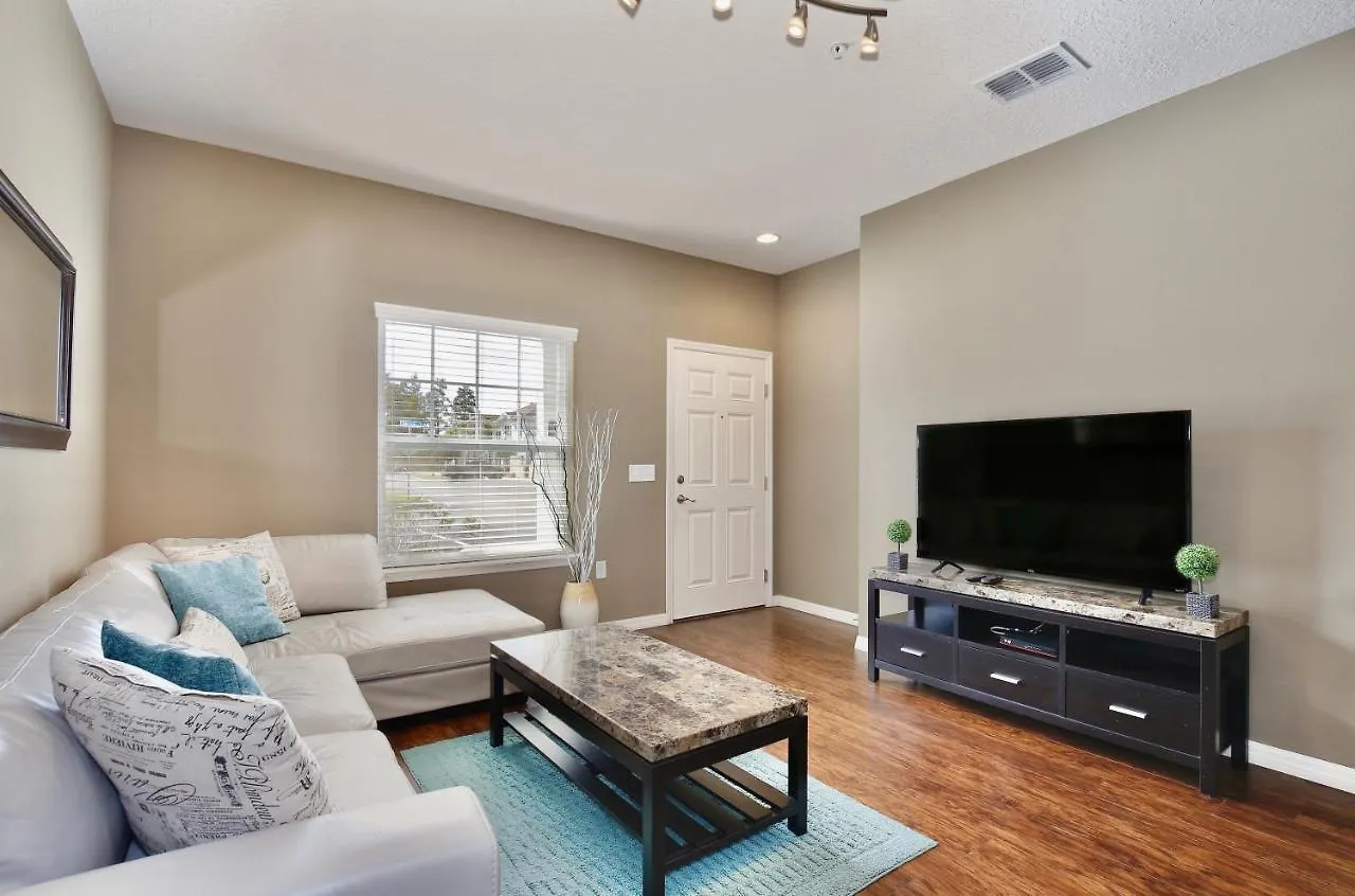 New In The Market Townhouse In West Lucaya! Holiday home *