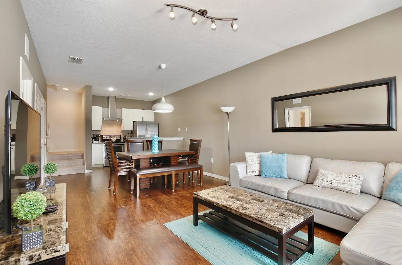 New In The Market Townhouse In West Lucaya!