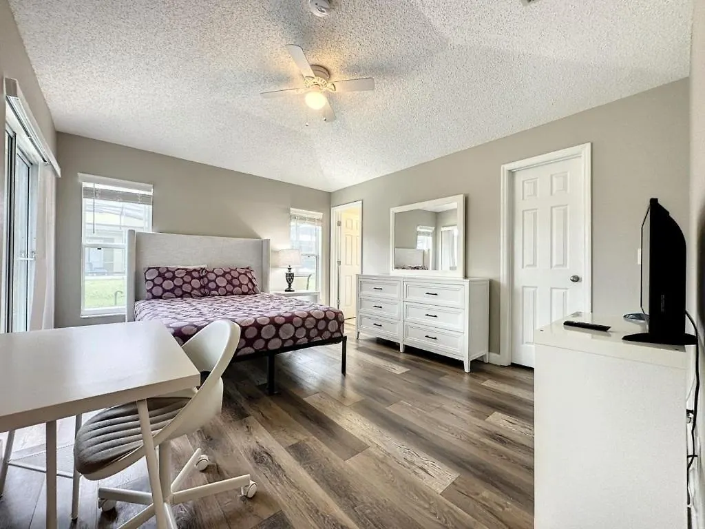 4 Bed 3 Bath In A Gated Community With Pool Villa