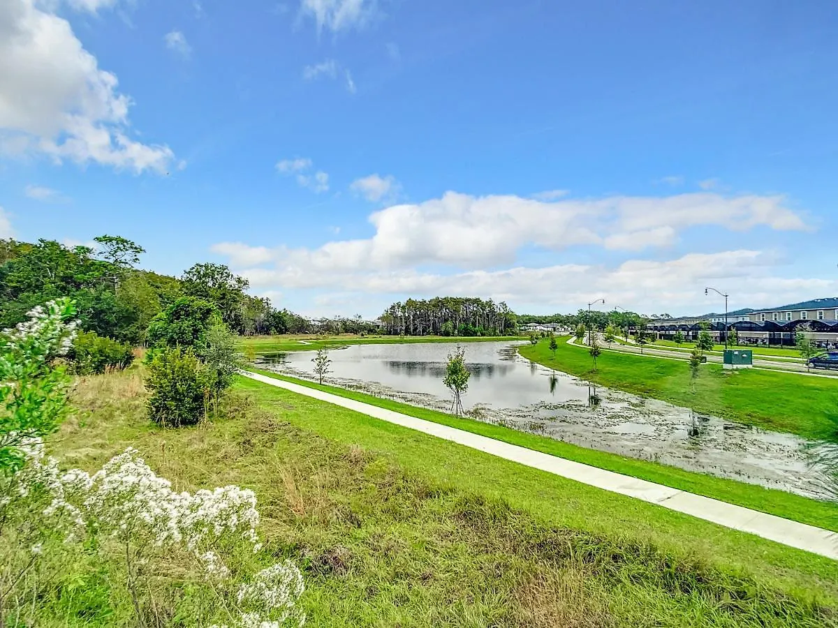 Tranquility Hut, Spacious 4-bedrooms, 4-bathrooms, Pools, Free Parking Villa