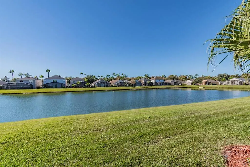 Holiday home Spacious Water View With Pool Area-no Carpet *