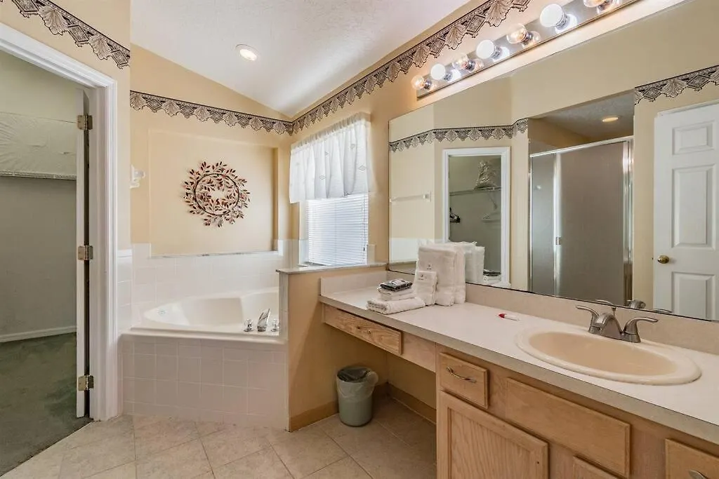 Spacious Water View With Pool Area-no Carpet Holiday home *