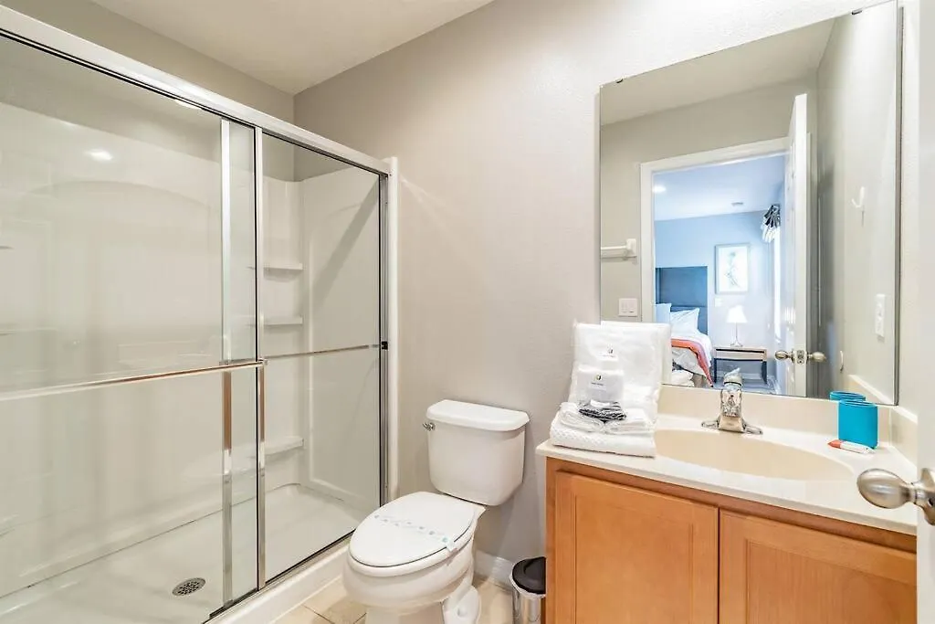 Elegant Jacuzzi Town House Near To - No Carpet Holiday home Kissimmee