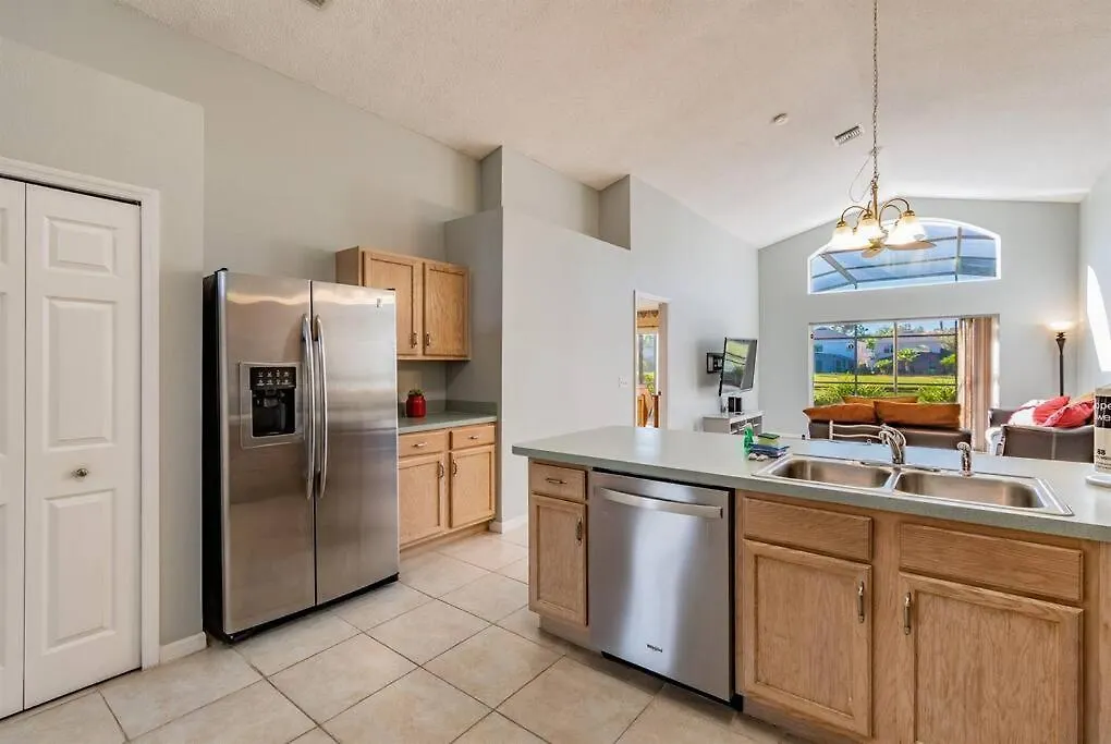 Spacious Water View With Pool Area-no Carpet Holiday home *