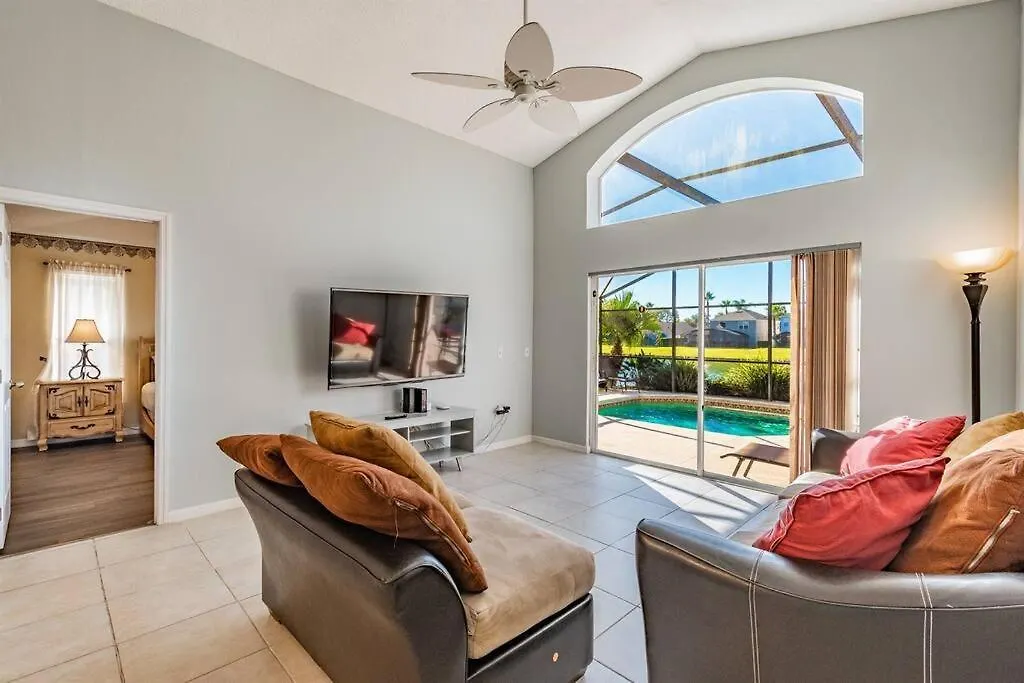 Spacious Water View With Pool Area-no Carpet Holiday home