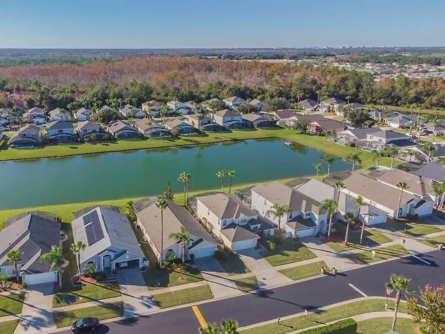 Spacious Water View With Pool Area-no Carpet Holiday home Kissimmee