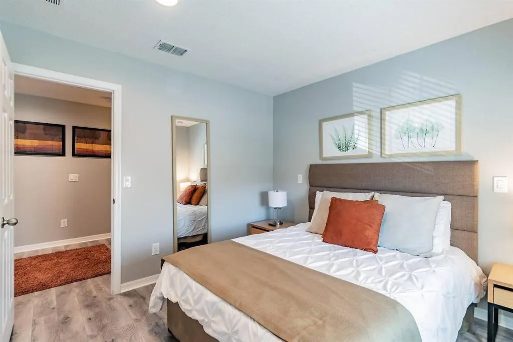 Elegant Jacuzzi Town House Near To - No Carpet Kissimmee