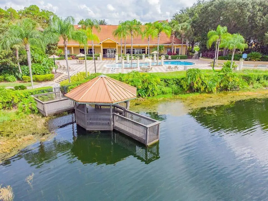 Elegant Jacuzzi Town House Near To - No Carpet Holiday home *