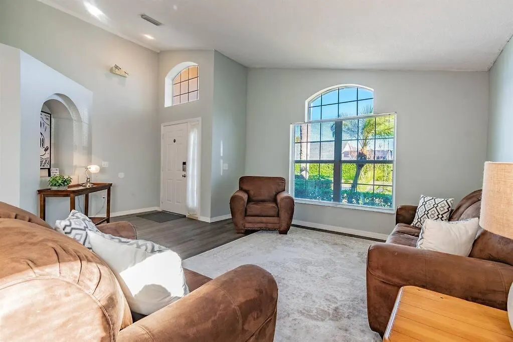 Spacious Water View With Pool Area-no Carpet Holiday home