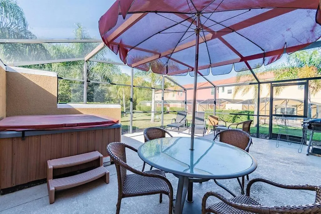 Holiday home Elegant Jacuzzi Town House Near To - No Carpet
