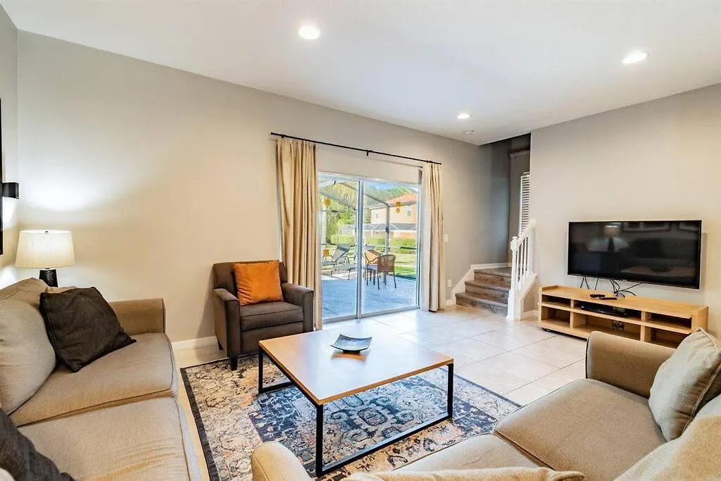 Elegant Jacuzzi Town House Near To - No Carpet Holiday home *