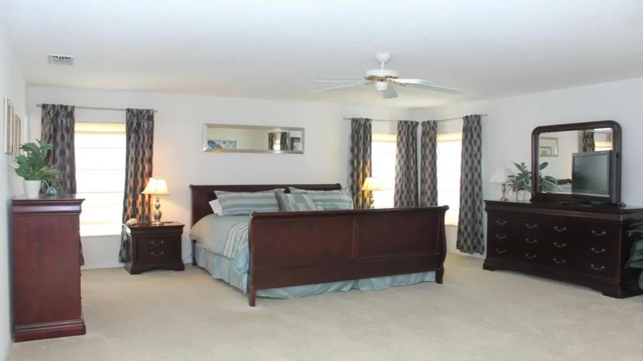 5br 45ba At Somerset