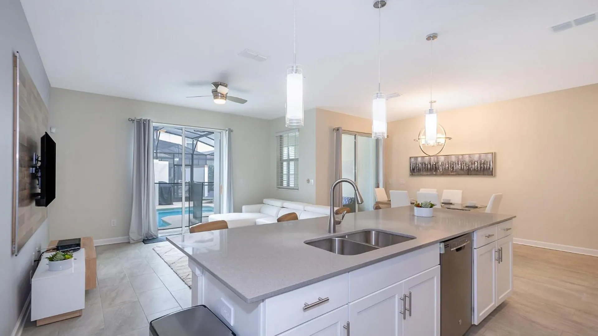 4809am Townhouse 4 Bedrooms & 3 Bathrooms + Pool