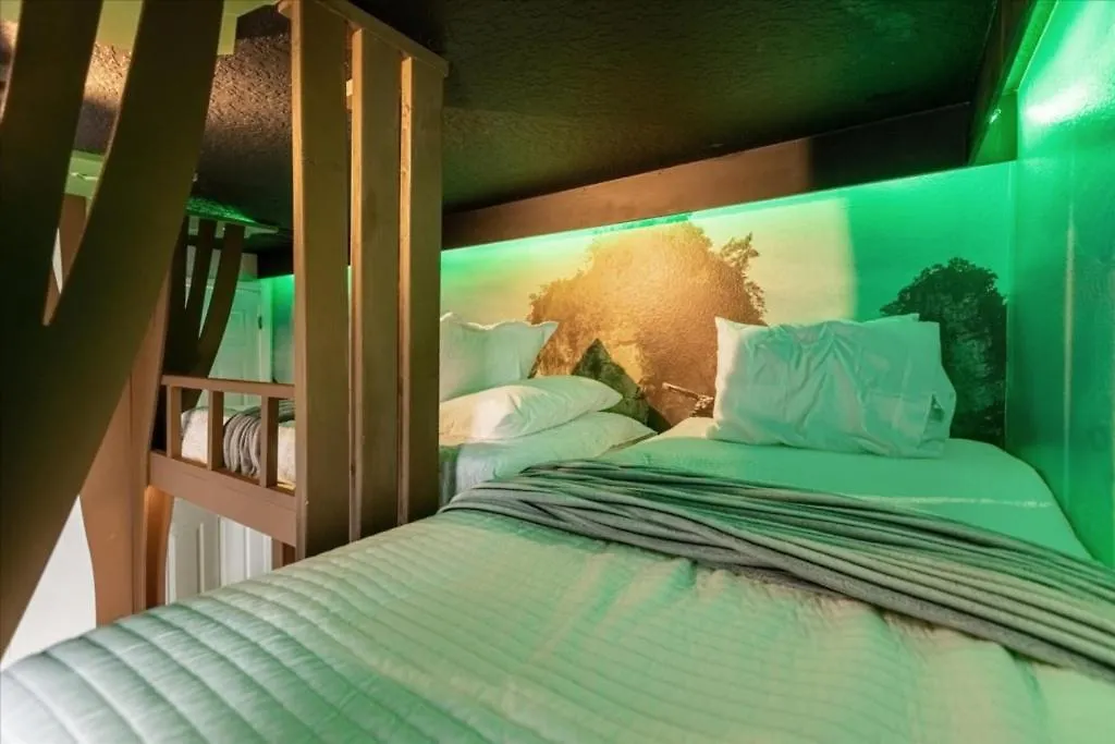 9 Bedroom- 6,5 Bathroom Solara 1552 Np Holiday home