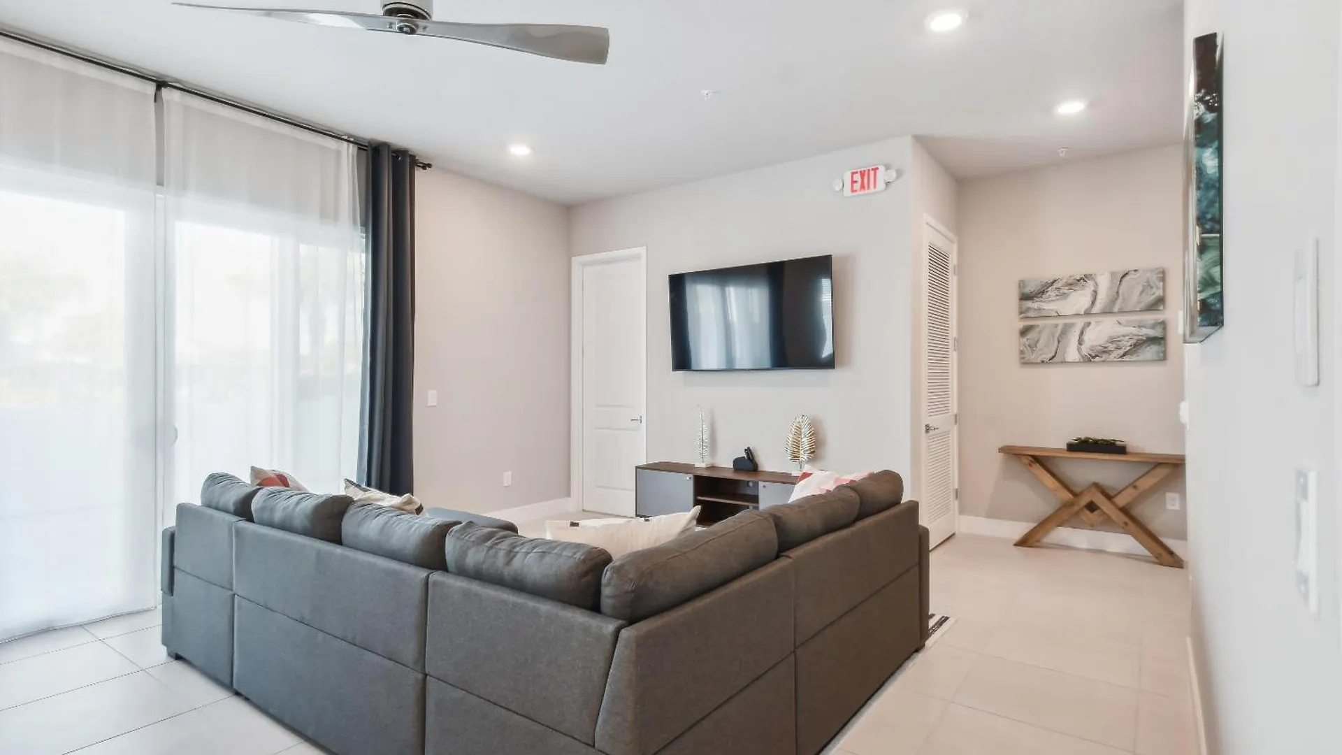 Stunning New Close To World Apartment