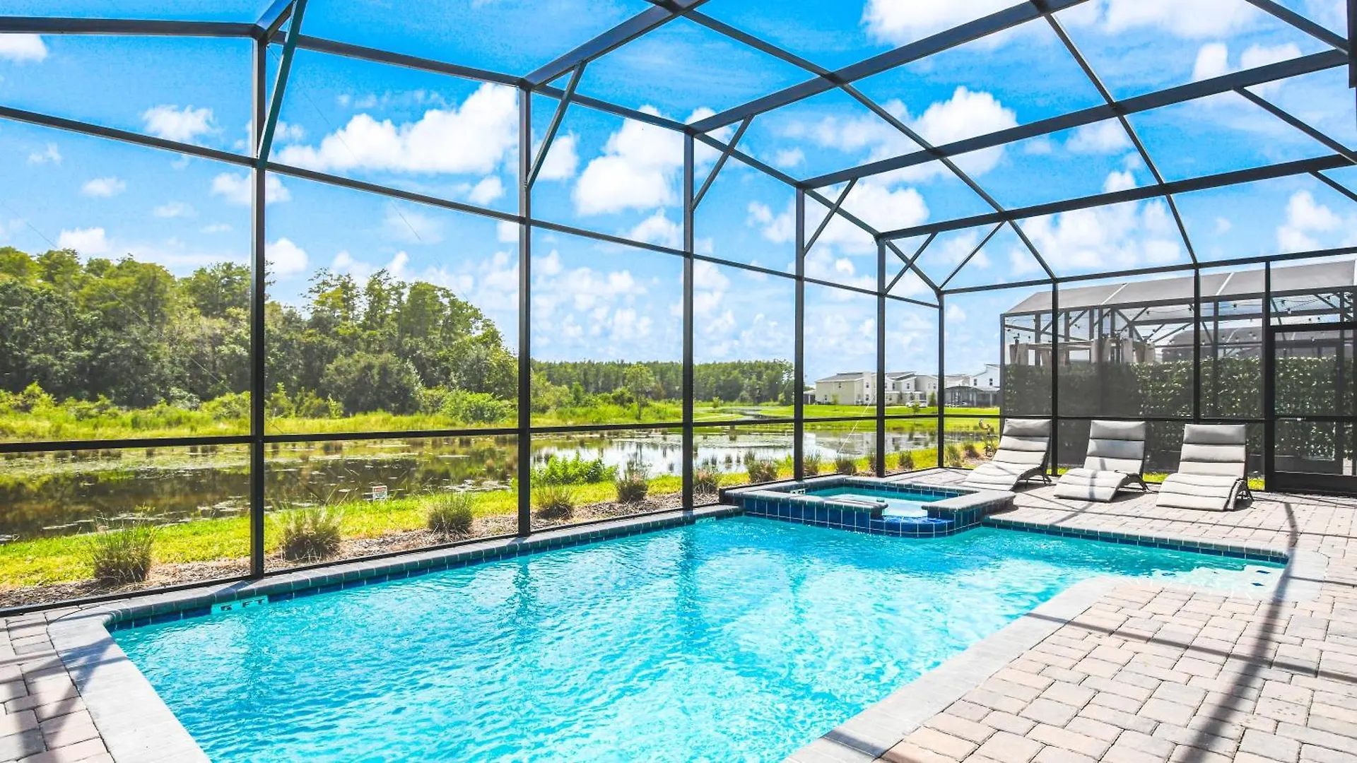 Elegant Retreat With Private & Pool Holiday home *