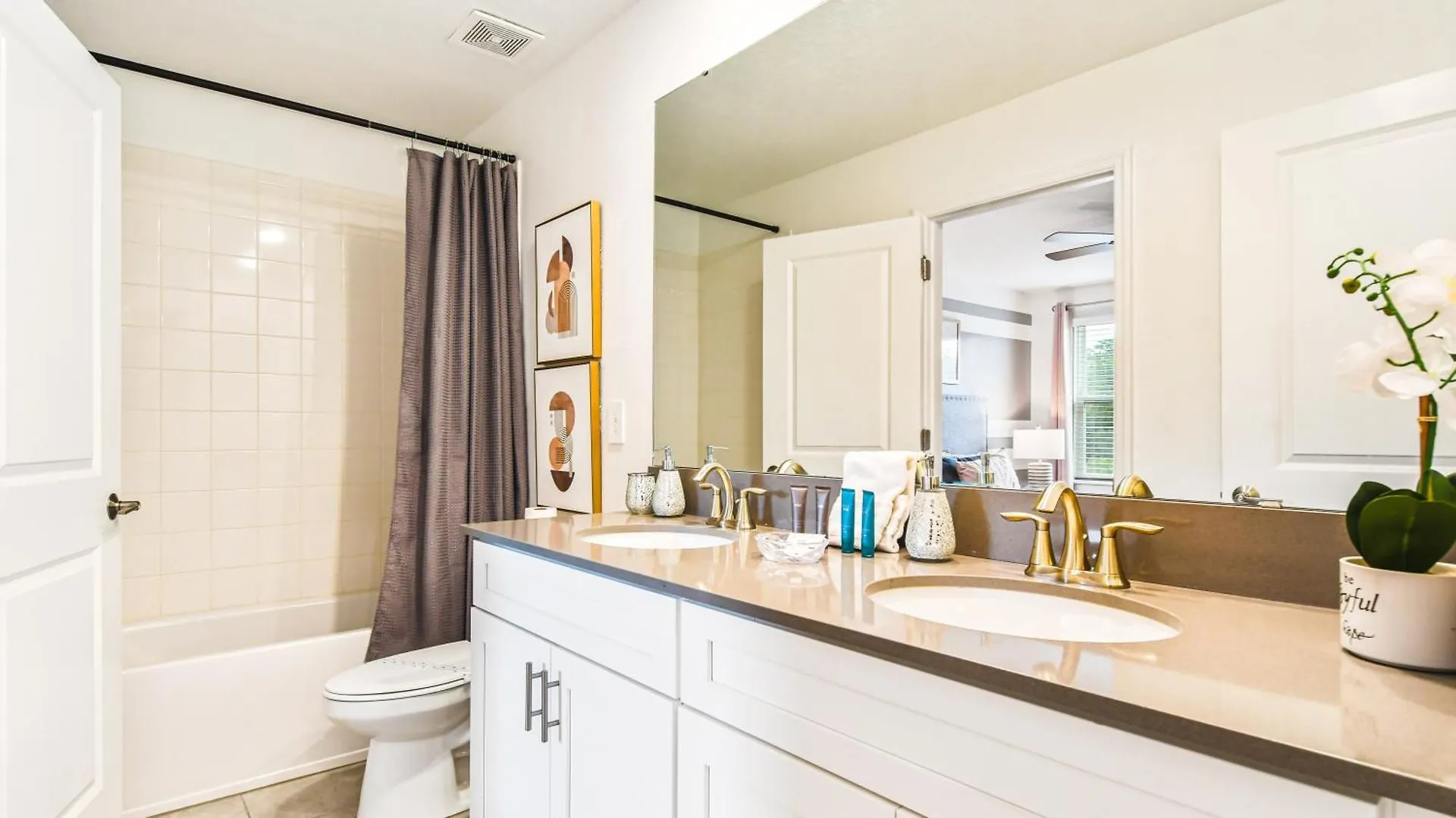 Elegant Retreat With Private & Pool Holiday home *