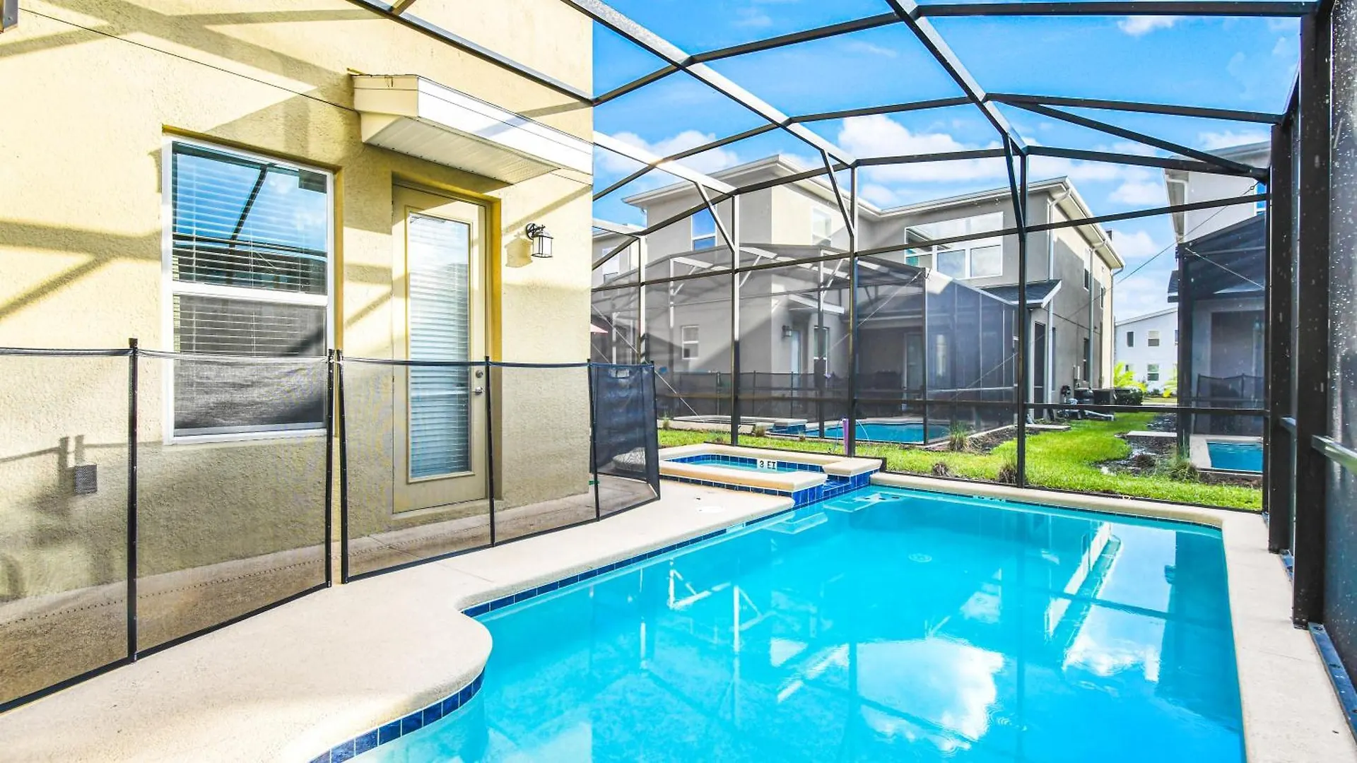 Holiday home Storey Cozy Pool Theme